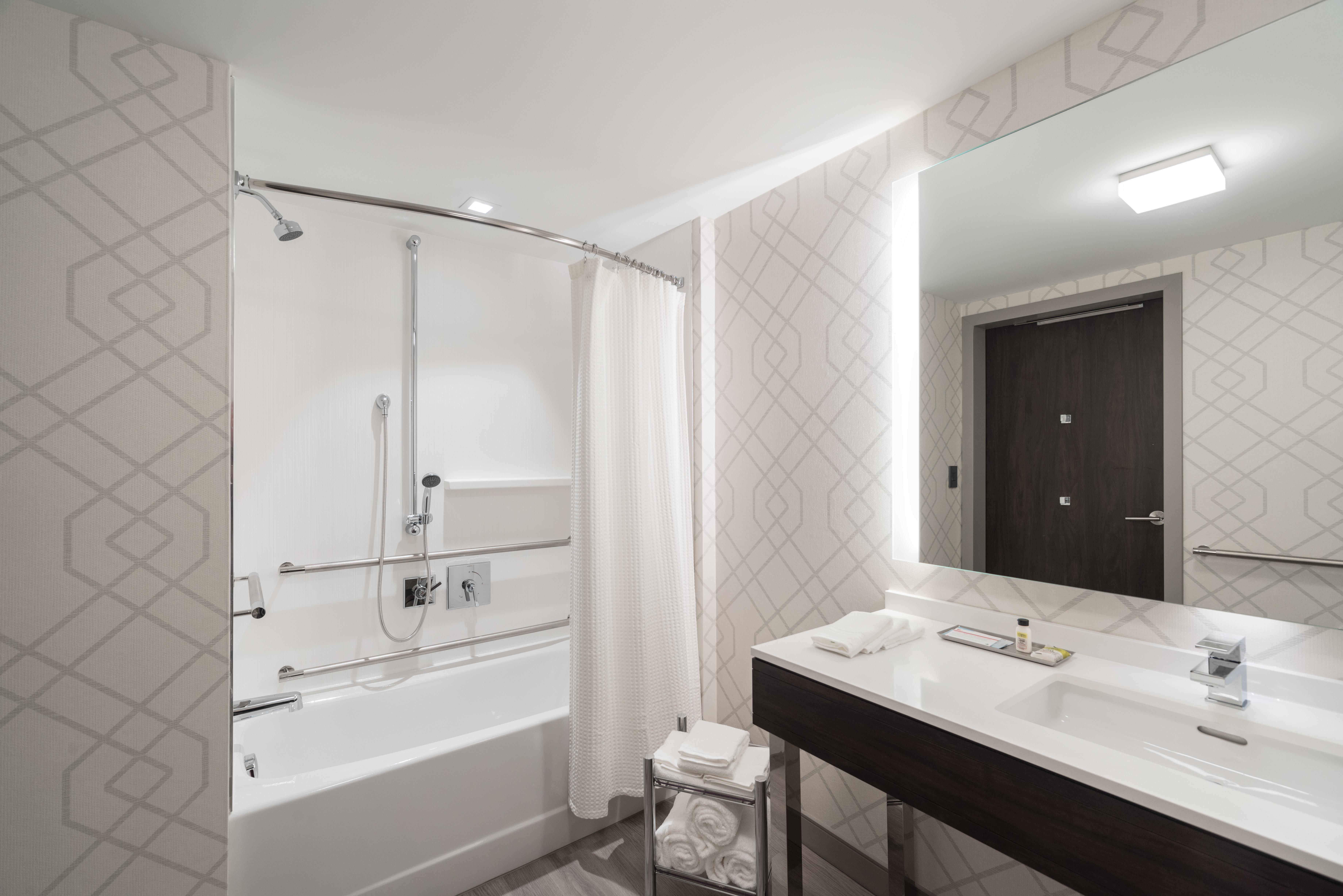 Holiday Inn Boston Logan Airport - Chelsea By Ihg Bagian luar foto
